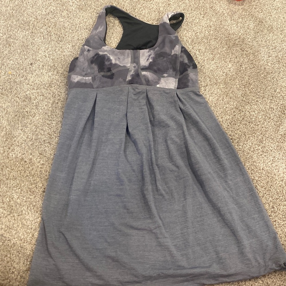 Luluelemon workout top sz 2